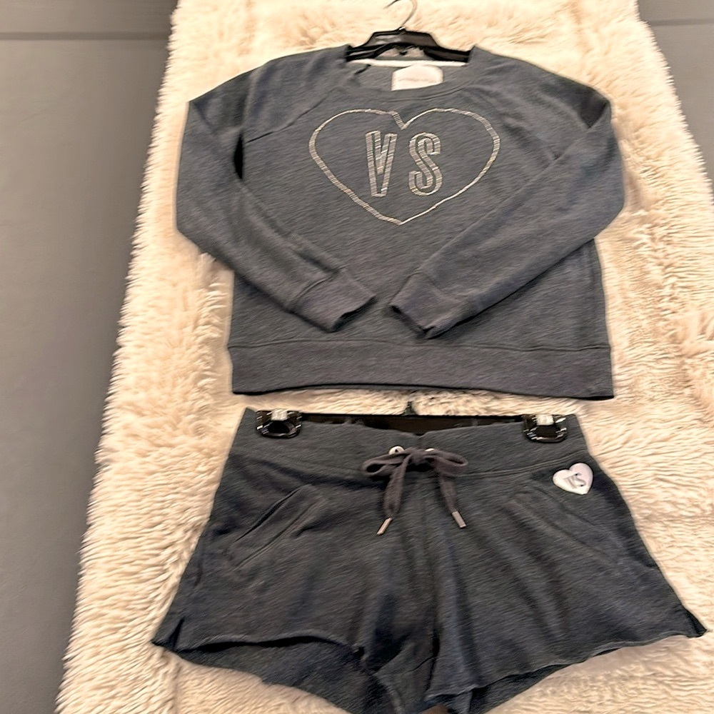 Victoria’s Secret Shorty fleece pajama set in gray. Shorts xs, top s